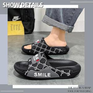 ฤดูร้อนสำหรับผู้ชาย รองเท้าแตะอาบน้ำกันลื่นพื้นนุ่ม ใช้ในบ้าน กันกลิ่นทนทานสไตล์แฟชั่นยอดนิยม