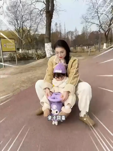 kawdee  รถโยกสำหรับเด็ก รถโยกสำหรับเด็กเล็ก รุ่นใหม่ ผู้ใหญ่และเด็กสามารถนั่งด้วยกันได้ ที่นั่งคู่ เงียบ ป้องกันการพลิคว่ำ คุโรมิ รถโยกนิวนิว T137