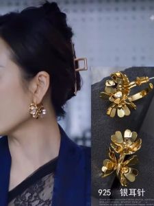Designer Wang Ou Womens Earrings Spring Summer Atmosphere Sensation Luxury Large Flower Ear Jewelry Fashionable Accessories