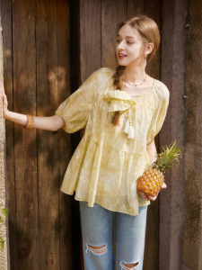 XIANGYING | Yellow Embroidered Tie-dye Loose-fitting Shirt with Bubble Sleeves