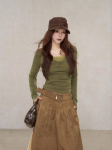 Wildberry | Áo Thun V-Neck Phân Tầng Giúp Gầy
