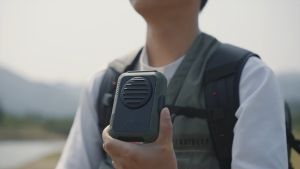 Banana พาเวอร์แบงค์ในตัว 2000mAh พัดลมแคมป์ปิ้ง พัดลมคล้องคอ พัดลมคาดเอว แบบพกพา 2 in 1 พัดลม ขนาดเล็ก เดินป่า ตั้งแคมป์