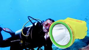 Senter Kepala LED Headlamp Selam Diving 100 Watt Mitsuyama MS-219P/MS-219K Cahaya Putih & Kuning Waterproof Super Terang Batre 3200mAh Tahan Hingga 15 Jam Pemakaian Plus Kacamata Renang