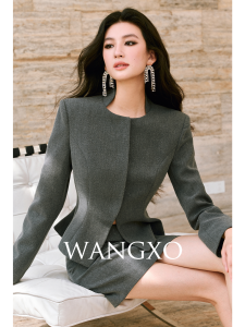 WANGXO | Vải Áo Khoác Đứng Cổ Ôm Phồng và Chân Váy Dài Màu Bạc Sao Đô Thị Mật Độ Cao