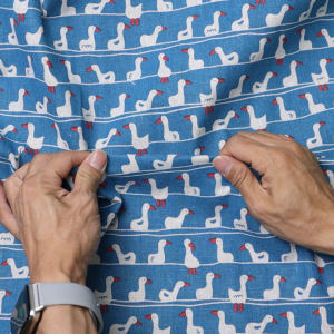 ผ้าคอตต้อนลินิน เนื้อหนา ลายเป็ดขาว พื้นฟ้า หน้ากว้าง 60 นิ้ว ผ้าเมตร ผ้าหลา