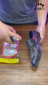 Chai Xịt Làm Sạch Và Bóng Giày Da Đồ Da Dưỡng Ẩm Chống Mốc XIMO 300ML