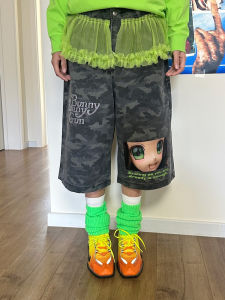 กางเกงยีนส์ทรงหลวมขากระบอกยาวครึ่งแข้งสไตล์ยูนิเซ็กซ์ฤดูใบไม้ผลิและฤดูร้อน ดีไซน์ดั้งเดิม ลายพราง ขอบลูกไม้หวานและเท่