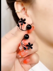 Niche Design High-grade Black Flower Dual-wear Stud Earrings Temperament Wild Light Luxury Earrings