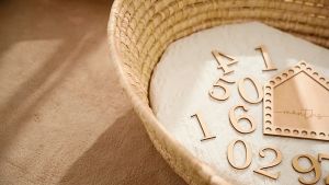 Wooden Baby Sleeping Cue Sign Protecting Baby Sleep Decorative Gifts Baby Toys Baby Monthly Growth Commemorative Cards