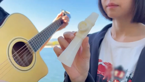 Kazoo for Adults Kids Great Sound Professional Portable & Lightweight Kazoo Easy to Learn Smooth Permanent Kazoo Membrane Professional Kazoo