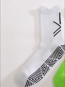 ถุงเท้ากันลื่น ถุงเท้าฟุตบอล ของแท้ 100% คุณภาพดี หนานุ่ม ใส่สบาย ระบายอากาศดี มี AntiSlip ป้องกันการลื่น Football socks