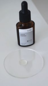 KISOCARE WHITE ESSENCE (Fullerene 1% + Alpha Arbutin Serum) คิโซแคร์ ไวท์ เอสเซนส์ เซรั่มเพื่อผิวสว่างกระจ่างใสโดยเฉพาะ ปริมาณ 20 มล.