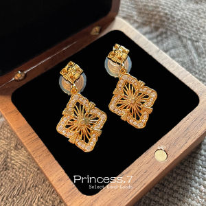 French Vintage Hollow Carved Micro-Paved Zircon Mosquito Coil Tray Earrings No Piercing Women Double-Sided Shell High-End Earrings