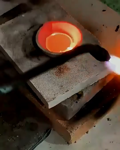 PHYHOO black long curved mouth crucible pliers for gripping high-temperature objects like crucibles