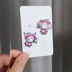Bandai | Bộ 2 Ghim Cài Áo Hình Nhân Vật Hoạt Hình Dễ Thương Màu Hồng Chất Liệu Men Kim Loại Phù Hợp Làm Huy Hiệu Cài Áo Trang Trí Thời Trang Cho Áo Khoác Mũ Túi Xách Quà Tặng Dành Cho Nữ Giới Và Người Hâm Mộ.