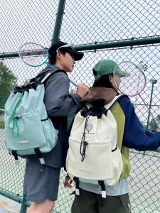 กระเป๋าเป้สะพายหลังแบคquetten เหมาะกับการเล่นแบดมินตันและเทนนิส ความจุขนาดใหญ่ กระเป๋าใส่รองเท้าวิ่งกลางแจ้งสำหรับผู้ชายและผู้หญิง