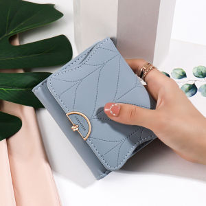 กระเป๋าสตางค์ผู้หญิง กระเป๋าสตางค์พับได้ความจุขนาดใหญ่ ฤดูใบไม้ร่วง 2025 กระเป๋าสตางค์ใบเล็กดีไซน์ดอกไม้สุดน่ารักสำหรับนักเรียน