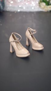 รองเท้าส้นสูงหัวเหลี่ยมแบบหนาป้องกันน้ำสีพื้นสำหรับผู้หญิง ฤดูใบไม้ร่วง 2025 รองเท้าส้นสูงแบบหัวเหลี่ยมแบบใหม่ที่สวมใส่สบาย