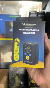Máy bơm lốp xe đạp M2560 Michelin Dùng pin (500mAh) tự động đo ngắt áp suất lốp BH 6 tháng