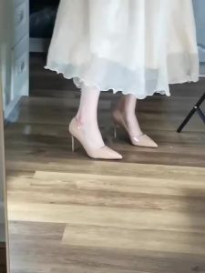 MGG  Giày Cao Gót Nữ Màu Nude Mũi Nhọn 2024 Giày Đơn Miệng Nông Gót Nhọn Màu Đen Bằng Da Sáng Chế Kiểu Pháp Đẹp Mùa Thu Mới