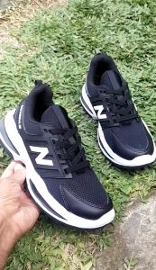Sepatu Lari Terbaru Anti Licin Sepatu Olahraga Keren Ringan Dan Empuk Sepatu Jogging NEW BALAN-CE77