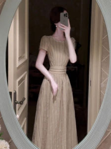 CHANGTONG | ชุดเดรสสั้นลายทางสไตล์ฝรั่งเศสย้อนยุค แขนสั้น ทรงเข้ารูป สำหรับผู้หญิงวัย 18-24 ปี ชุดทำงานฤดูร้อน สไตล์หวานๆ