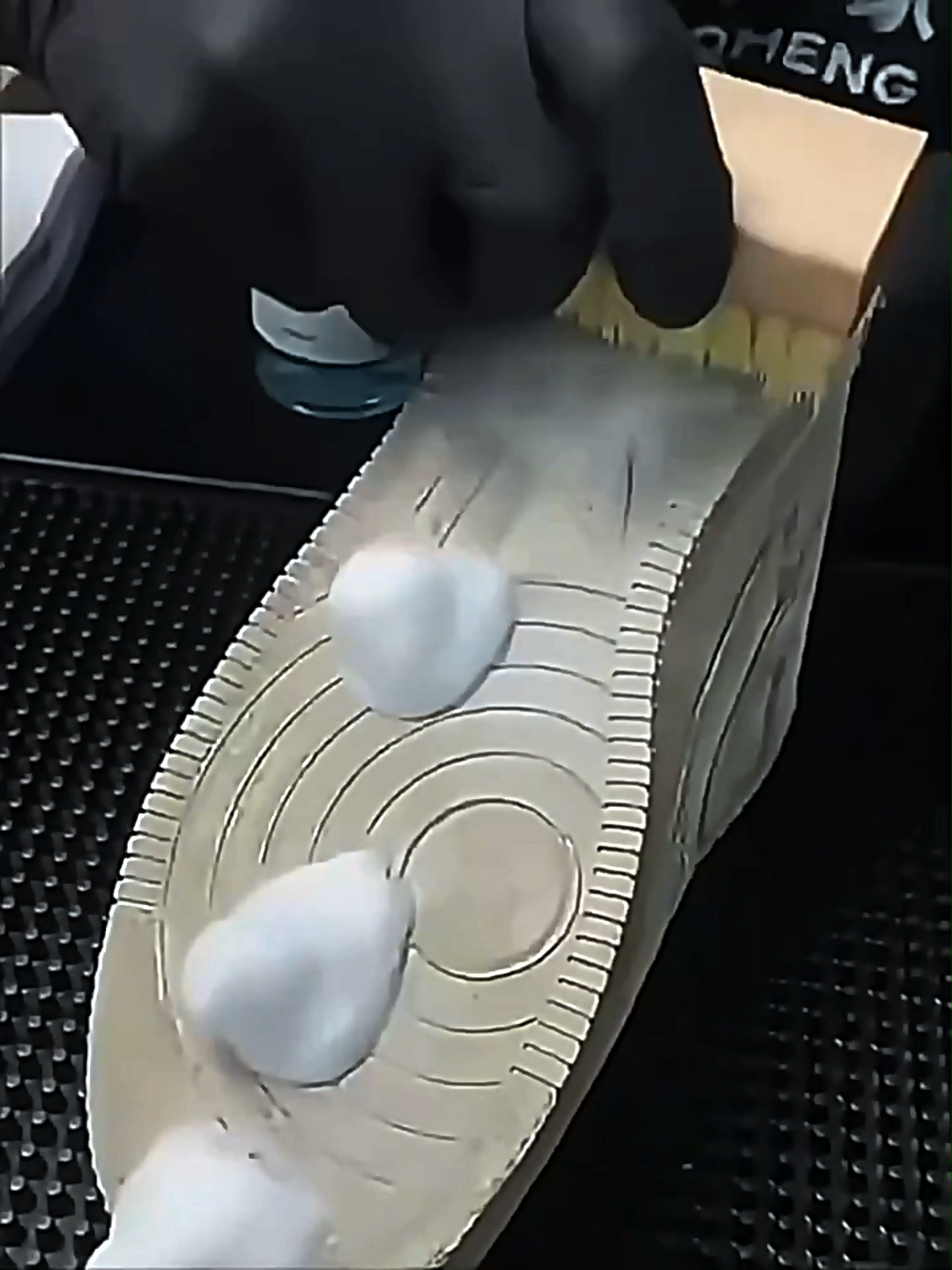 【cod】Pembersih Sepatu Pembersih Sepatu Putih Super Kuat untuk Menghilangkan Noda Alat Ajaib untuk Membersihkan dan Menggosok Sepatu Busa Cuci Kering Tanpa Perlunya Air