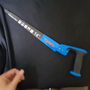 TYREX Gergaji Lancip Kayu Dahan 14 Inch - Hand Saw Kompas Compas\\n\\n Mengenal Gergaji Lancip Kayu Dahan 14 Inch\\n\\nGergaji Lancip Kayu Dahan 14 Inch merupakan alat tukang kayu yang sangat berguna dalam proses pemotongan kayu. Hand saw ini dirancang khusus untuk memotong dahan kayu dengan mudah dan efisien. Dengan panjang 14 inci, gergaji ini cocok digunakan oleh tukang kayu profesional maupun pemula.\\n\\n Spesifikasi Produk\\n\\nBerikut adalah spesifikasi produk Gergaji Lancip Kayu Dahan 14 Inch:\\n\\n- Panjang: 14 inci\\n- Material: baja berkualitas tinggi\\n- Bentuk: lancip\\n- Warna: hitam\\n\\n Kelebihan & Kekurangan\\n\\n**Kelebihan:**\\n\\n- Mudah digunakan dan dipelajari\\n- Cocok untuk pemotongan dahan kayu\\n- Didesain ergonomis, nyaman dipegang\\n- Tahan lama\\n\\n**Kekurangan:**\\n\\n- Memerlukan tenaga lebih untuk pemotongan kayu keras\\n- Ukuran panjangnya mungkin kurang cocok untuk pemotongan kayu besar\\n\\n Cara Menggunakan Gergaji Lancip Kayu Dahan 14 Inch\\n\\n Persiapan Sebelum Menggunakan\\n\\nSebelum menggunakan gergaji, pastikan Anda telah mempersiapkan diri dengan baik. Beberapa hal yang perlu diperhatikan adalah:\\n\\n- Memakai perlindungan mata dan telinga\\n- Memastikan area kerja aman dan bebas dari gangguan\\n- Memeriksa kondisi gergaji sebelum digunakan\\n\\n Teknik Penggunaan yang Benar\\n\\nBerikut adalah teknik penggunaan yang benar:\\n\\n1. Pegang gergaji dengan kuat dan mantap menggunakan tangan dominan Anda\\n2. Letakkan gergaji pada titik pemotongan\\n3. Mulailah menggerakkan gergaji secara perlahan\\n4. Percepat gerakan gergaji saat merasa percaya diri\\n\\n Perawatan & Pemeliharaan\\n\\nUntuk menjaga kualitas dan ketahanan gergaji, perawatan dan pemeliharaan yang tepat sangat penting. Berikut adalah beberapa tips perawatan:\\n\\n- Bersihkan gergaji setelah digunakan\\n- Lapisi dengan minyak pelumas untuk mencegah karat\\n- Simpan di tempat yang kering dan aman\\n\\n Tips & Trik Menggunakan Gergaji Lancip Kayu Dahan 14 Inch\\n\\n Meningkatkan Efisiensi Kerja\\n\\nBerikut adalah beberapa tips untuk meningkatkan efisiensi kerja:\\n\\n- Pastikan gergaji tajam dan bersih sebelum digunakan\\n- Gunakan teknik penggunaan yang benar\\n- Pilih jenis kayu yang tepat untuk pemotongan\\n\\n Menghindari Kesalahan Umum\\n\\nBerikut adalah beberapa kesalahan umum yang harus dihindari:\\n\\n- Menggunakan gergaji yang sudah tumpul\\n- Melakukan pemotongan kayu keras dengan gergaji yang tidak kuat\\n- Tidak mempersiapkan diri sebelum menggunakan gergaji\\n\\n Membuat Hasil Potongan yang Rapi\\n\\nBerikut adalah beberapa tips untuk membuat hasil potongan yang rapi:\\n\\n- Gunakan teknik penggunaan yang benar\\n- Pastikan gergaji tajam dan bersih\\n- Pilih jenis kayu yang tepat untuk pemotongan\\n\\n Kesimpulan\\n\\nGergaji Lancip Kayu Dahan 14 Inch merupakan alat tukang kayu yang sangat berguna dalam proses pemotongan kayu. Dengan spesifikasi yang tepat dan teknik penggunaan yang benar, gergaji ini dapat membantu meningkatkan efisiensi kerja dan membuat hasil potongan yang rapi. Pastikan untuk selalu menjaga kualitas dan ketahanan gergaji dengan melakukan perawatan dan pemeliharaan yang tepat.\"