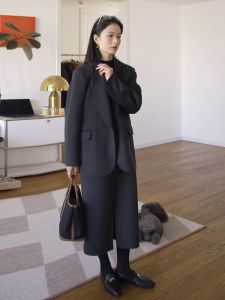 ชุดสูทผ้าขนสัตว์สองชิ้นสไตล์เรียบง่ายหรูหราสำหรับผู้หญิงในฤดูใบไม้ผลิและฤดูใบไม้ร่วง ชุดเดรสคอวีแขนยาว