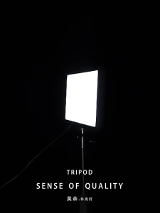 6-inch LED Fill Light 3-color Video Light with Phone Clip and Tripod USB Plug with 4-color Card Photography Light