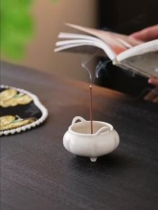 JISU | Red Indoor Incense Burner Three-legged