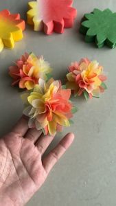 กระดาษสาห่อเหรียญ ดอกบัวทูโทนส้มเหลือง 5 ห่อ (100 แผ่น/ห่อ)