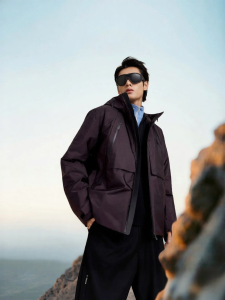 Guvet | Luxurious Warm Hooded Down Jacket