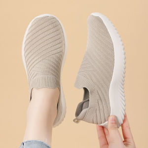 Breathable Slip-on Soft-bottomed Knit Athletic Shoe