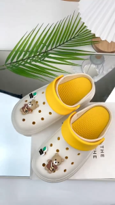รองเท้าแตะ รองเท้าแตะแฟชั่นน่ารักๆ รองเท้าหัวโต น้องมีตัวติดการ์ตูนน่ารักๆให้เลือกเยอะมาก น้องเป็นงาน DAY น่ารักๆ เสริมส้น 6 ซม แนะนำเผื่อ 1 ไซส์