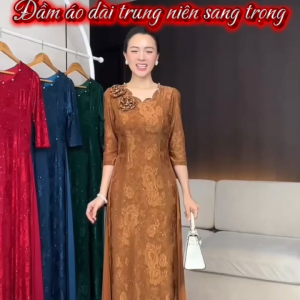 ĐẦM ÁO DÀI TRUNG NIÊN VH091 THIẾT KẾ ĐÍNH 2 BÔNG TRƯỚC NGỰC THIẾT KẾ FOM CHE KHUYẾT ĐIỂM CHẤT LIỆU VẢI MỀM MỊN MẶC THOÁNG MÁT SANG TRỌNG QUÝ PHÁI