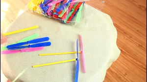 50Pcs Classic Hand Rub Bamboo Dragonfly Toy Flying Fairy Kids Traditional Games 竹蜻蜓 现货 MY Ready Stock