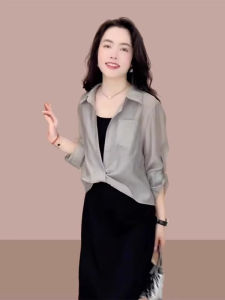 เสื้อเชิ้ตผู้หญิงแขนยาวทรงหลวมสไตล์เกาหลี ผ้าโปร่ง ปกเล็ก ใส่กับกระโปรง เสื้อคลุมคาร์ดิแกนบาง ฤดูร้อน 2025