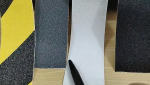 Matte Anti-slip tapePVC black&yellow dual-color stickerstaircase anti-slip tapethickened sticker for steps Tahan lama