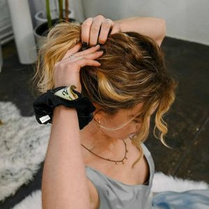 [Cutewomen2020] Sight Secret Hair Tie Hair Scrunchie ⁣⁣⁣⁣Hidden Storage Compartment With Zip Stash Pocket Travel Diversion Stash Safe Container