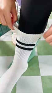 Tất / Vớ Chân Cao Cổ Nữ 269K Freesize Tập Yoga Pilates Len Co Giãn Đính Hạt Silicon Chống Trơn Trượt (Cao Cổ Kẻ Sọc)