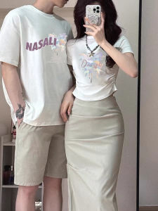 เสื้อยืดคู่รักแขนสั้นลายผีเสื้อ ทรงหลวม คอกลม ผ้าฝ้าย 100% สำหรับฤดูร้อน 2024 แบรนด์ Chic Sensation ความยาวต่างกัน