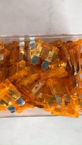 Cầu chì ô tô xe hơi chân to có cường độ dòng điện Là 5A sử dụng cho các dòng xe tải