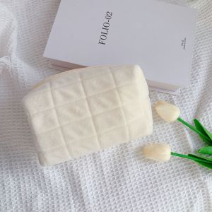 Ultra-Light Portable High-Elastic Soft Velvet Large-Capacity Cosmetic Storage Bag for Household Use