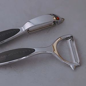 READY STOCK❤️ High Quality Peeler Scraper 2-in-1 Fruit Vegetable Peeler Silicone Handle Peeler Pengupas Buah