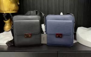 Túi Nam đẹp Chéo Trẻ Trung Thanh Lịch Size 24cm (Auth Tuồn)