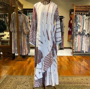 Dea Dress by Dian Pelangi LIMITED EDITION Busana Muslim Gaun Pesta Pernikahan Kondangan Lebaran Casual Formal Wanita Cantik Anggun Modis Modern Sumple Elegan Mewah Model Korea Terbaru Motif Batik Hand Made Kekinian