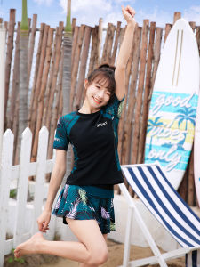 New Couples Swimwear Womens Conservative Short Sleeve Bikini Mens Large Size Swimming Suit Five Parts Thermal Spring