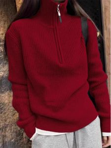เสื้อสเวตเตอร์คอปกสูงปิดด้วยซิปสีแดงสดสำหรับผู้หญิงในฤดูหนาวปี 2025 เสื้อชั้นในแบบสวมหัวสไตล์เกาหลีสำหรับผู้หญิงวัย 18-24 ปี