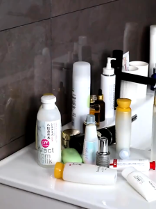 Little Carpenterr Corner Rotating Triangle Bathroom Storage Rack Shelf Toiletries Organizer Holder Rack